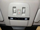 【SOSコール】スイッチを押すだけでオペレーターに接続。警察や消防に連絡し、緊急車両を手配。クルマの位置情報も共有されます☆