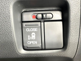 【パワースライドドア】スマートキーや運転席のスイッチでスライドドアの開閉が可能♪電動だから力を入れてドアを開ける必要が無く、小さいお子様でも、重い荷物を持っている時もラクに開け閉めできます♪