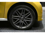 メルセデスの認定中古車「サーティファイドカー」では、万一お車が故障した場合も、ご購入後1年間もしくは2年間※は走行距離にかかわらずメルセデス・ベンツ正規サービスネットワークで無料修理いたします