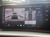 【アラウンドビューモニター】バックカメラに加え、360度のカメラで駐車も楽々。駐車が苦手な方でも安心してお乗りいただけます。