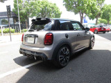 BMW・MINI認定中古車には2年間の無料保証を付帯。ご購入後も安心して、MINIならではの走りをお楽しみいただけます。