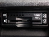 ★ETC(DSRC)が装備されています!!社外品とは違い収まりの良いデザインが人気!高速道路を利用する際は必需品ですよね!!ストレス無く料金所を通過出来ます!!