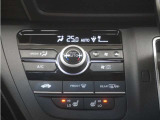 ハンドルにオーディオ操作用スイッチを備え、手を放さずに操作可能。安全性と利便性を両立しています。
