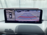 狭い場所での駐車やすれ違いなどでより的確な運転操作に役立つ360&deg;ビューモニターが装備されています。