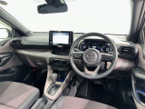 運転席まわりです。 各操作スイッチは使いやすい位置に配置されてます。