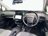 運転席まわりです。 各操作スイッチは使いやすい位置に配置されてます。
