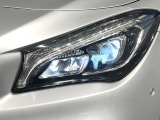 ●LEDヘッドライト:夜間走行時も良好な視界を確保し安心して運転できる高輝度LEDヘッドライトを装備!点灯速度が早く、消費電力も抑えられています。