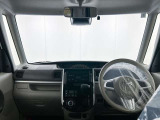 落ち着いたカラーの内装で、ゆったりと運転したい方に。