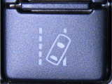 車線逸脱警報装置を装備しております。