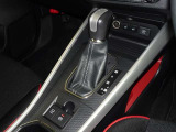 電動パーキングブレーキ・ブレーキホールドを装備してます。ホールド機能は信号待ちが多い一般道で疲労軽減になり、大好評です!