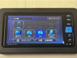 Bluetooth対応、CD/DVD再生機能付き。お好きな音楽を聴きながらのドライブは楽しいですよね〜♪