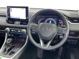 運転席まわりです。 各操作スイッチは使いやすい位置に配置されてます。