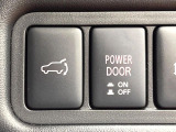 【パワーバックドア】スマートキーや運転席のボタンを押すだけでリアゲートが自動で開閉します!荷物を持っている時や、高い位置にあるバックドアを閉める際に便利な機能です♪