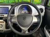 インテリアに合わせたデザインのステアリングは、運転される方のことも考え、運転しやすい形状、大きさです。是非一度、実際に触ってお確かめください。