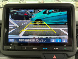 【リアカメラ】バックカメラの画像です。ガイドラインがスムースな車庫入れをサポートいたします!車庫入れの安心感がアップしますね☆