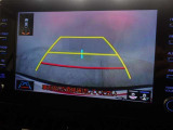 バックモニター付き。車両後方の映像を画面に表示し、駐車などの後退操作をサポートします。