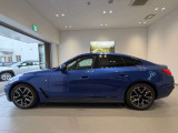 BMWではロングホイールベースの採用をしており、すべての車種に適用され、走行中の安定感の向上されております。また室内空間の広さにも貢献しております。