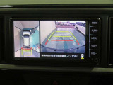 パノラミックビューモニター搭載。カメラで車両周囲の状況を映し出すため、狭い場所での駐車などに役立ちます。