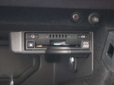 広がる運転支援サービスETC2.0搭載。全国の高速道路に設置されたITSスポットと双方向通信を図り、広域な道路交通情報や安全運転をサポートする情報を得て、音声やナビ画面上にタイムリーにお知らせします。