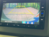 【バックカメラ】駐車時に後方がリアルタイム映像で確認できます。大型商業施設や立体駐車場での駐車時や、夜間のバック時に大活躍!運転スキルに関わらず、今や必須となった装備のひとつです!