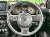 【純正革巻きステアリング】上質な革を使用することで、手にしっかり馴染みとても運転しやすいハンドルです♪