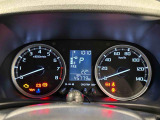 見やすい自発光式2眼メーター&センターに多彩な車両情報を表示するマルチインフォメーションディスプレイ