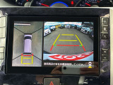 【360度カメラ】全方位モニターを装備し、車両の周囲を上空から見下ろすように映像で確認可能。駐車や狭い道での操作をサポートし、安全性を高めます。