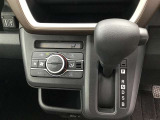 オートエアコンで夏も冬も快適な車内空間を。