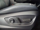 パワーシート搭載。微妙な調整が手軽にでき、ピッタリのポジションで運転することが可能です。