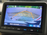 【バックカメラ】駐車時に後方がリアルタイム映像で確認できます。大型商業施設や立体駐車場での駐車時や、夜間のバック時に大活躍!運転スキルに関わらず、今や必須となった装備のひとつです!