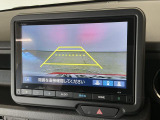 【バックモニター】駐車には欠かせないバックカメラを装備!カラーで後方をモニタリング。安全でゆとりのある駐車をサポートします。