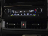 車内を快適に、オートエアコンを装備しています。