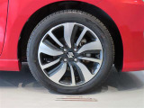 純正のアルミホイール装着車です。タイヤサイズは185/55R16です。