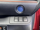 【レーンディパーチャーアラート(LDA)】クルマが車線または走路から逸脱する可能性がある場合に、ブザーまたはハンドルの振動により注意をうながします。機能には限界があるためご注意ください。