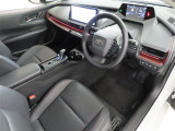 シンプルで使いやすいデザインの運転席です。