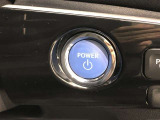 エンジンスタートスイッチです。キーが車内にあれば、エンジンの始動や停止はスイッチを押すだけ!キーを取り出す手間を省き、ワンプッシュで操作できるので簡単でスムーズです。