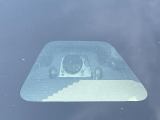 【スマートアシスト】走行中に前方の車両等を認識し、衝突しそうな時は警報とブレーキで衝突回避と被害軽減をアシスト。より安全にドライブをお楽しみいただけます。