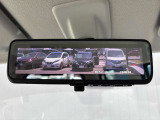 【デジタルミラー】後席の荷物や乗員も気にならない。カメラ映像で後方視界をクリアに表示。雨の日や夜間も、隅々まで見える安心を。
