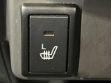 【シートヒーター】寒い日に重宝するシートヒーター!エアコンより早く温まってくれるので寒がりの人も安心ですね♪エアコンの温風は乾燥するから苦手、という方にもをおすすめです。