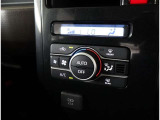 左右独立温度コントロールフルオートエアコンです。運転席、助手席それぞれで独立して温度設定ができます。冷え性の方が乗っても安心ですね♪