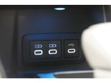 充電用USB装備しています。