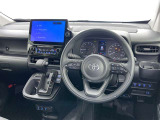 運転席まわりです。 各操作スイッチは使いやすい位置に配置されてます。
