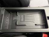 置くだけ充電に対応しています。