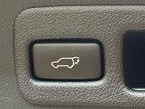 【パワーバックドア】スマートキーや運転席のボタンを押すだけでリアゲートが自動で開閉します!荷物を持っている時や、高い位置にあるバックドアを閉める際に便利な機能です♪