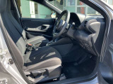 ドア開口部が広くシートはホールド性が良く長距離運転でも疲れにくいです!