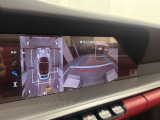 サラウンドビューモニターで車両周辺の確認をアシストします。
