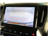 バックガイドモニターで、後方を確認しながら安心して駐車することができます。運転初心者も熟練者も必須の機能ですよ!