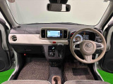ひとつひとつのパーツを大きく、すっきりシンプルに!見易い計器類と運転し易いドライビングポジションは、視角も少なく、スクェアなボディで前方&左右の見切りが良く運転し易いクルマです