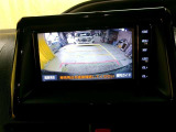 車庫入れなどでバックする際に後方確認ができて便利です。車庫入れ苦手な人もこれで安心!!