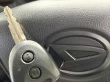 【キーレス】少し離れた場所からでもボタン一つでドアの開錠・施錠ができるのでとっても便利!ドアの鍵穴周りに傷をつけることもありません♪